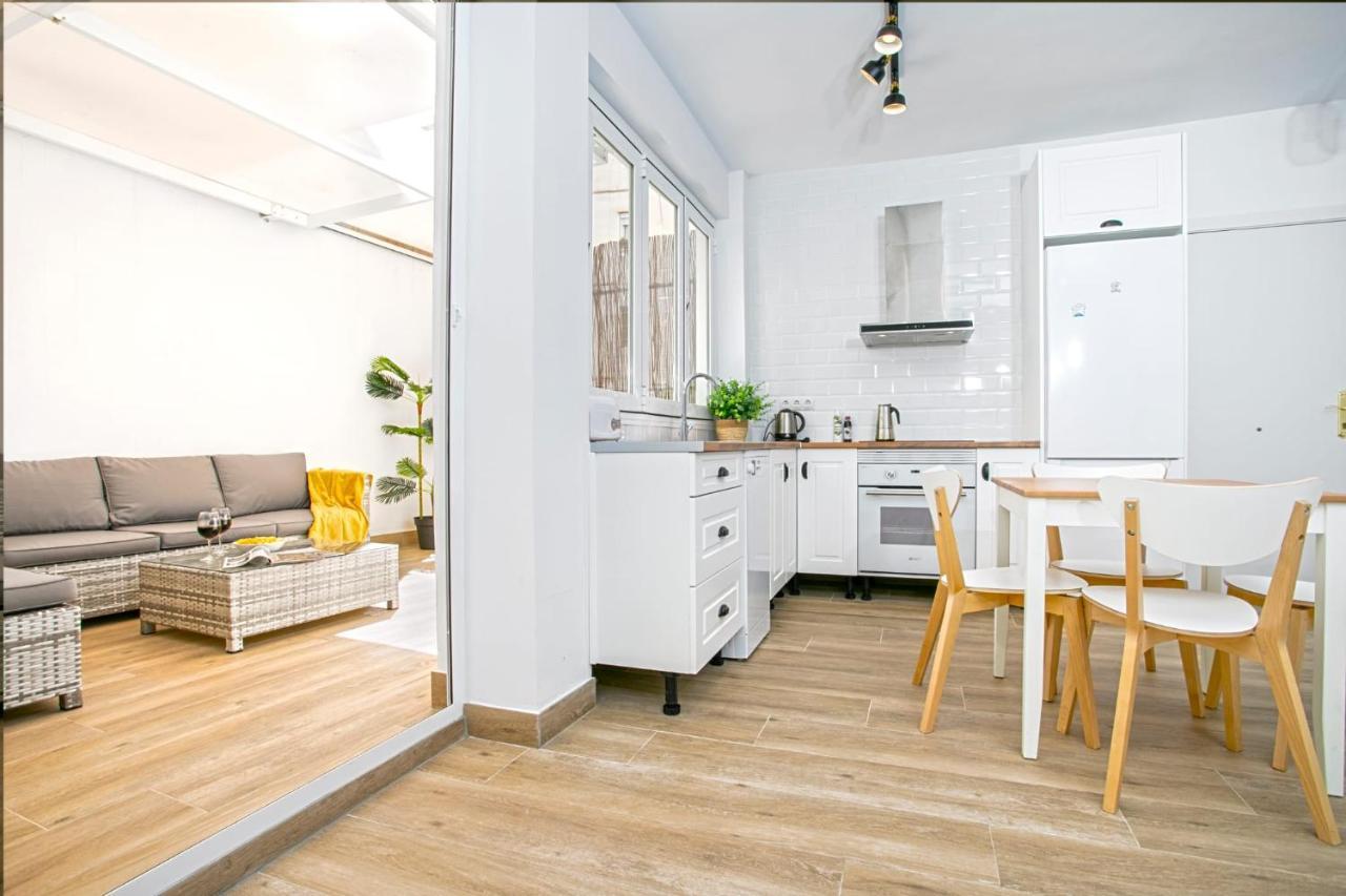 Precioso Apartamento Con Patio Malaga Bagian luar foto
