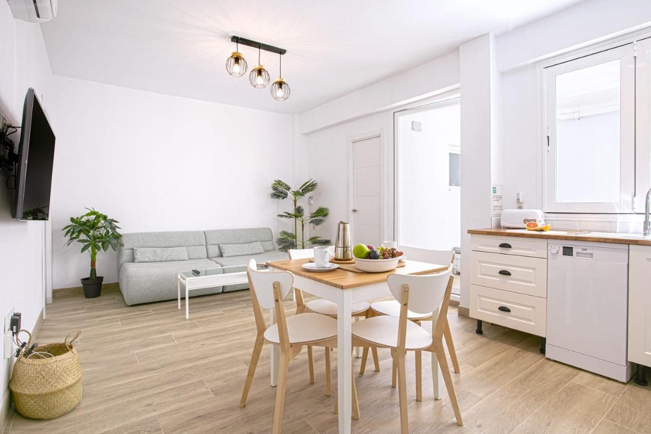 Precioso Apartamento Con Patio Malaga Bagian luar foto
