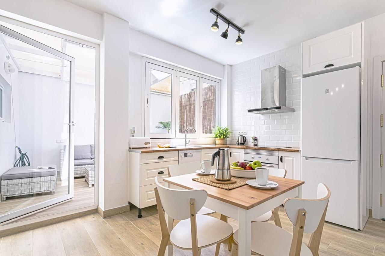 Precioso Apartamento Con Patio Malaga Bagian luar foto